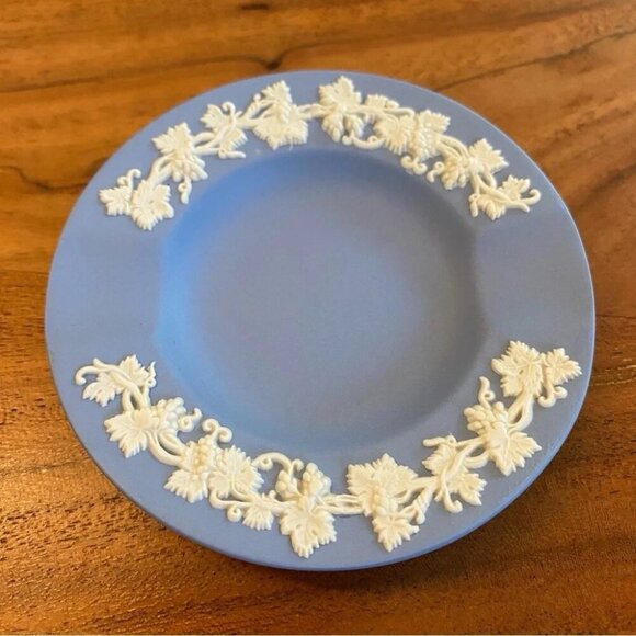 Wedgwood Blue Jasperware Round Coin Trinket Plate 3.5in - Picture 7 of 7